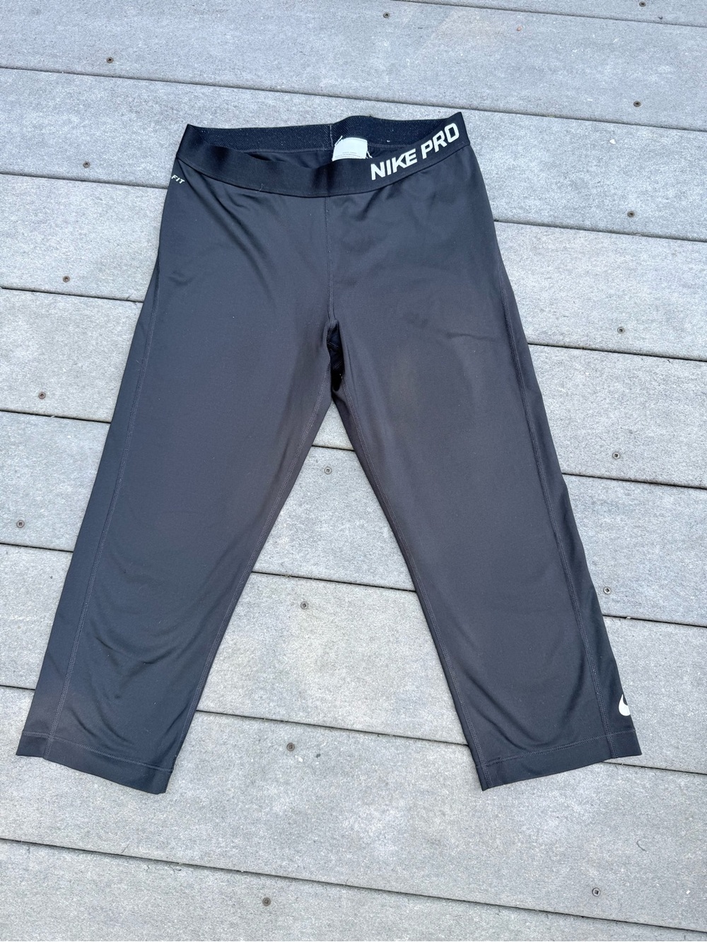 Nike Pro womens Black Performance Capri Leggings